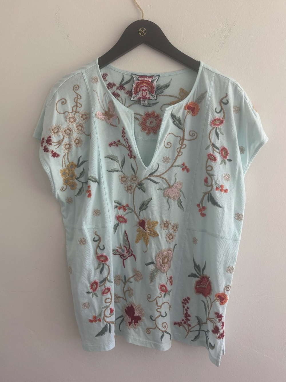 Johnny Was embroidered top /S/ tag says PXS but it fits like a S/M